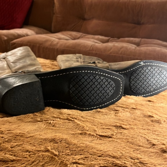 BCB Women’s Distressed Boots - Picture 2 of 4